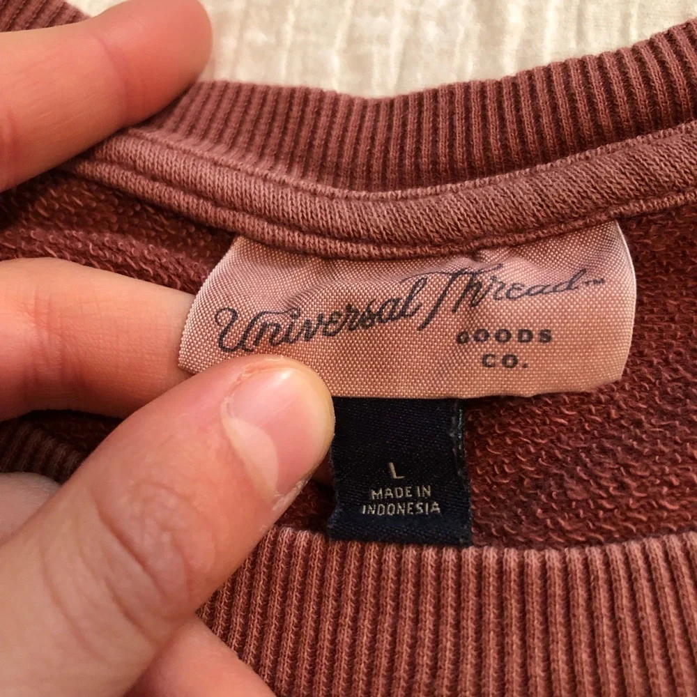 Universal Threads Pink Crewneck - Picture 5 of 8